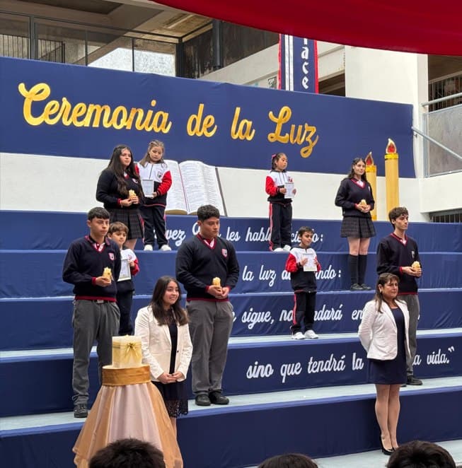 Ceremonia de la Luz en Amazing Grace La Serena: paso simbólico de Kínder a IV Medio